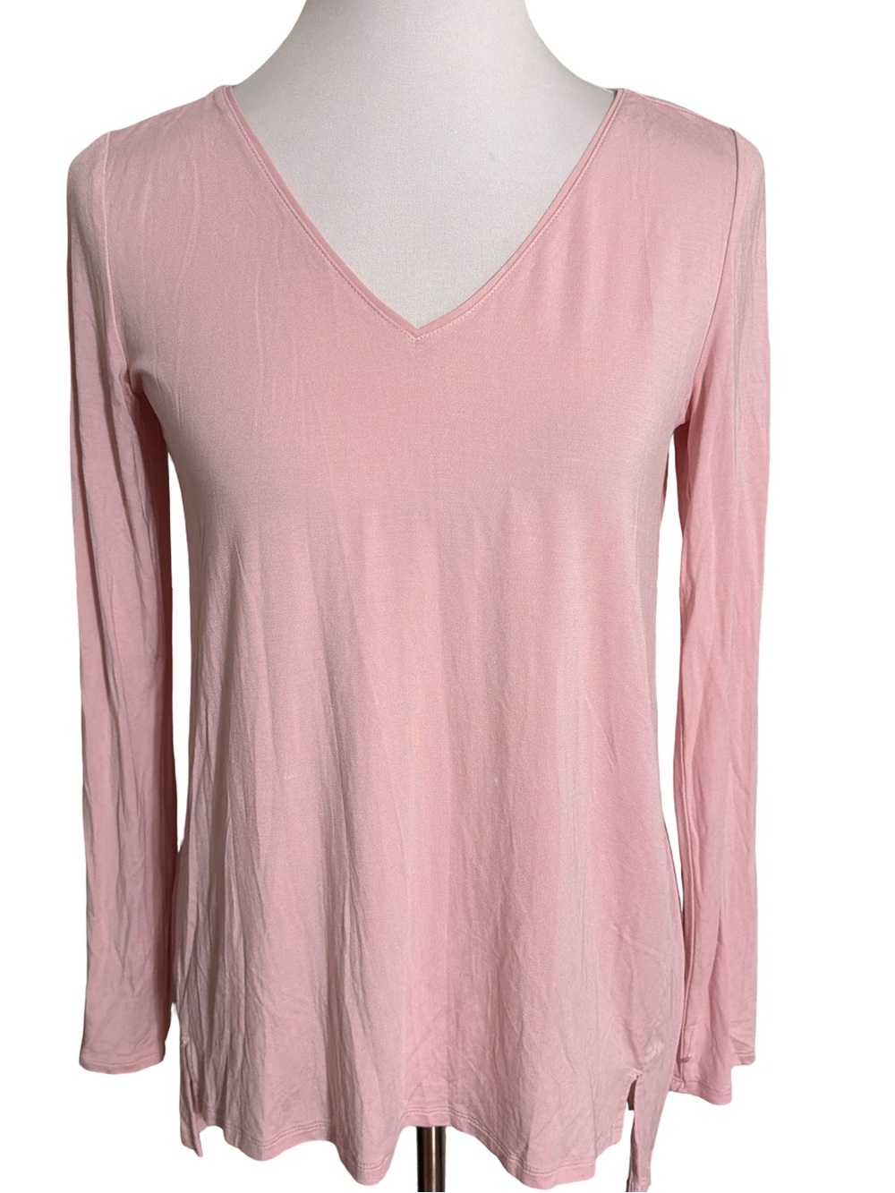 White House Black Market Light Pink V-Neck Long Sleeve Top